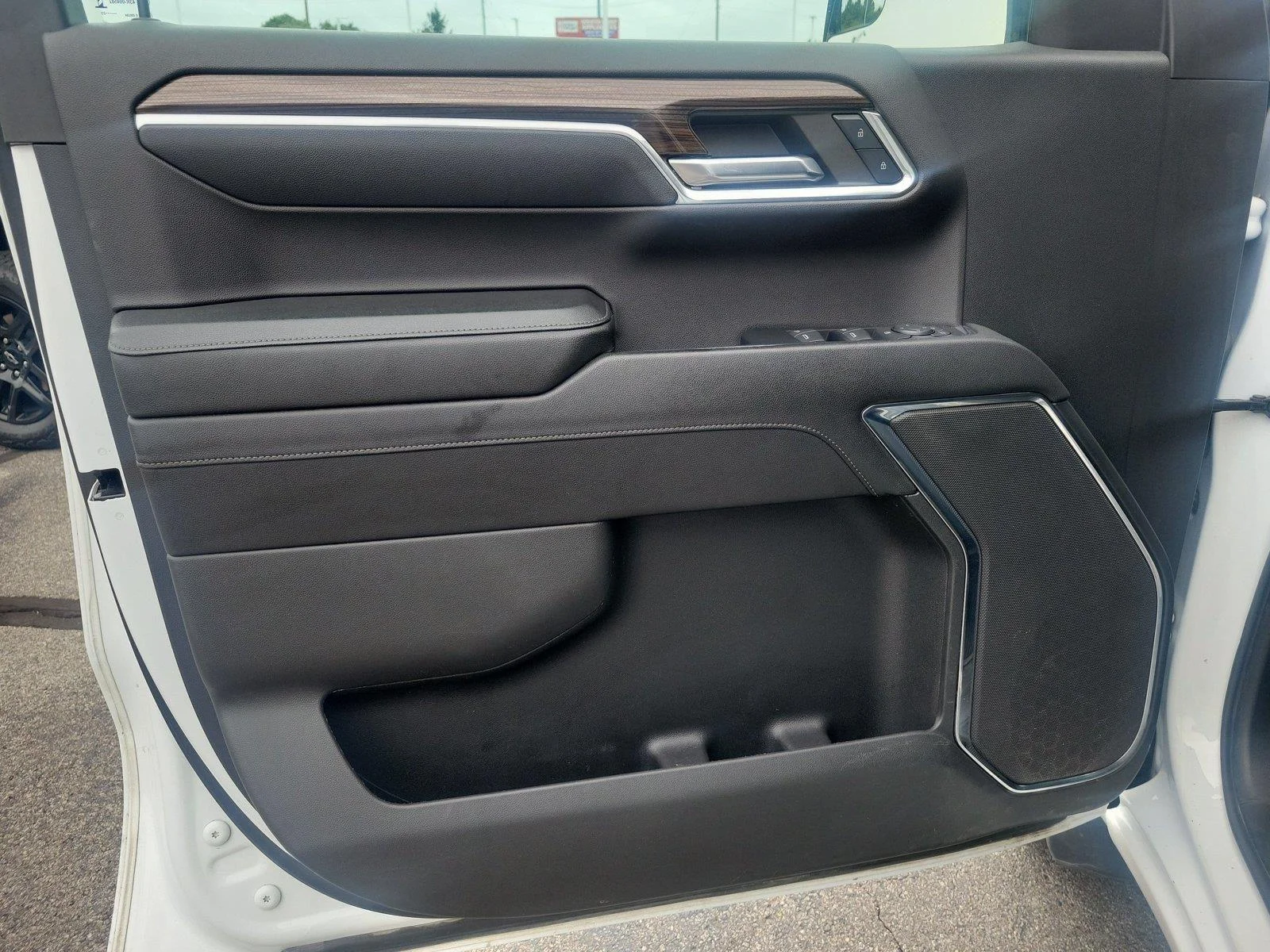 Used 2023 Summit White Chevrolet LT (2FL) image 21