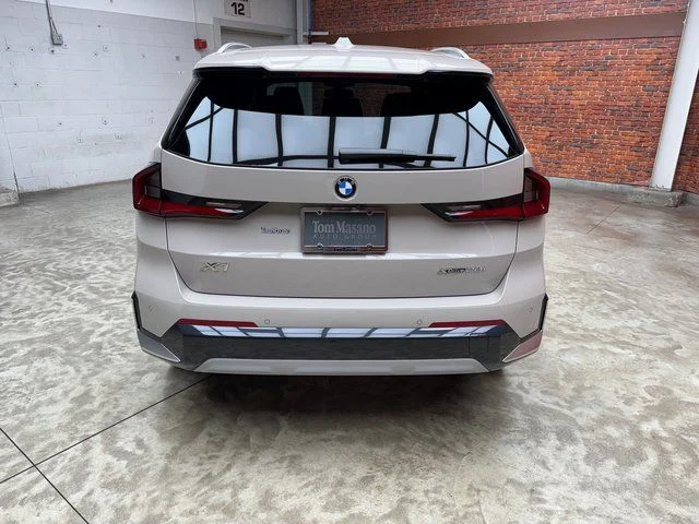 Used 2026 Beige BMW xDrive28i image 4