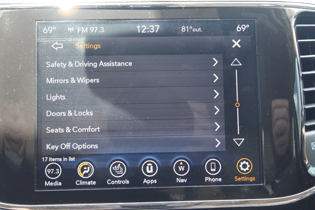 Used 2021 Bright White Clearcoat Jeep Limited image 35