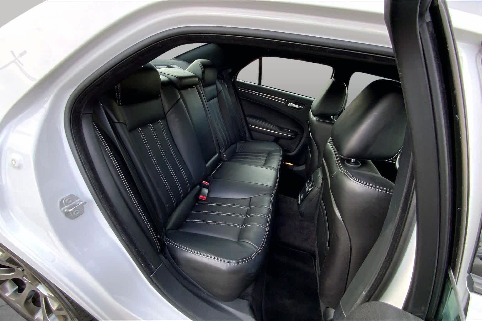 Used 2018 Bright White Clearcoat Chrysler 300S image 17