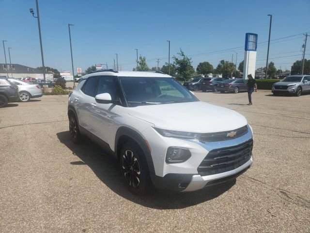 Used 2022 Summit White Chevrolet LT image 3