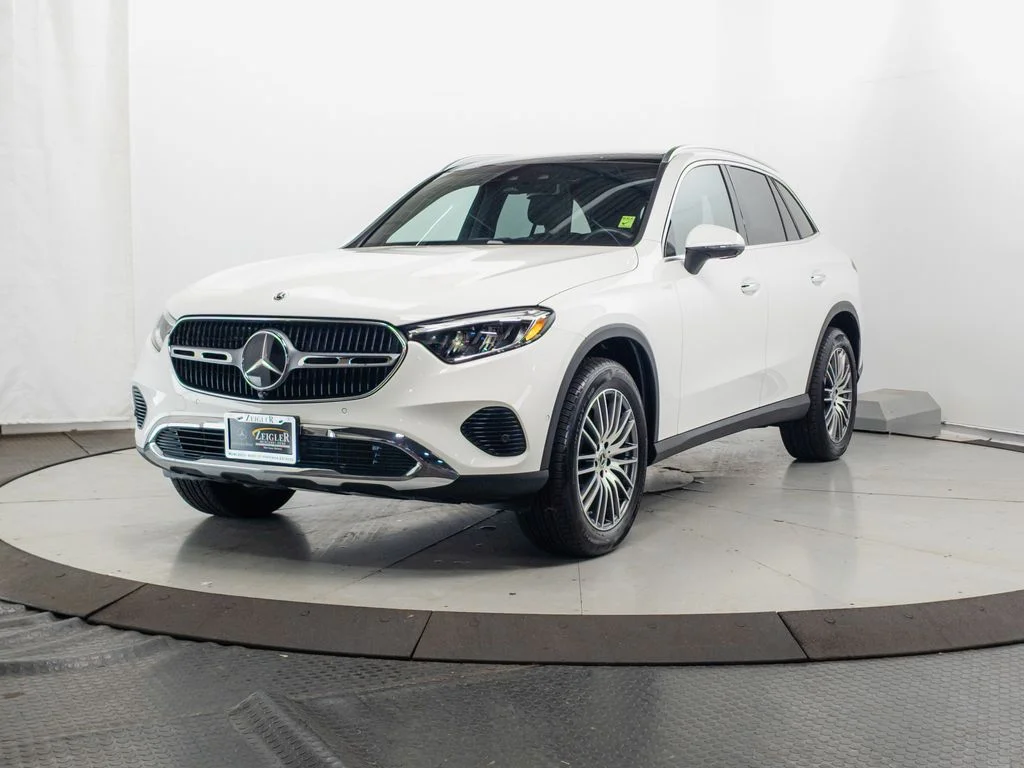 Certified Used 2026 Polar White Mercedes-Benz GLC 300 image 3