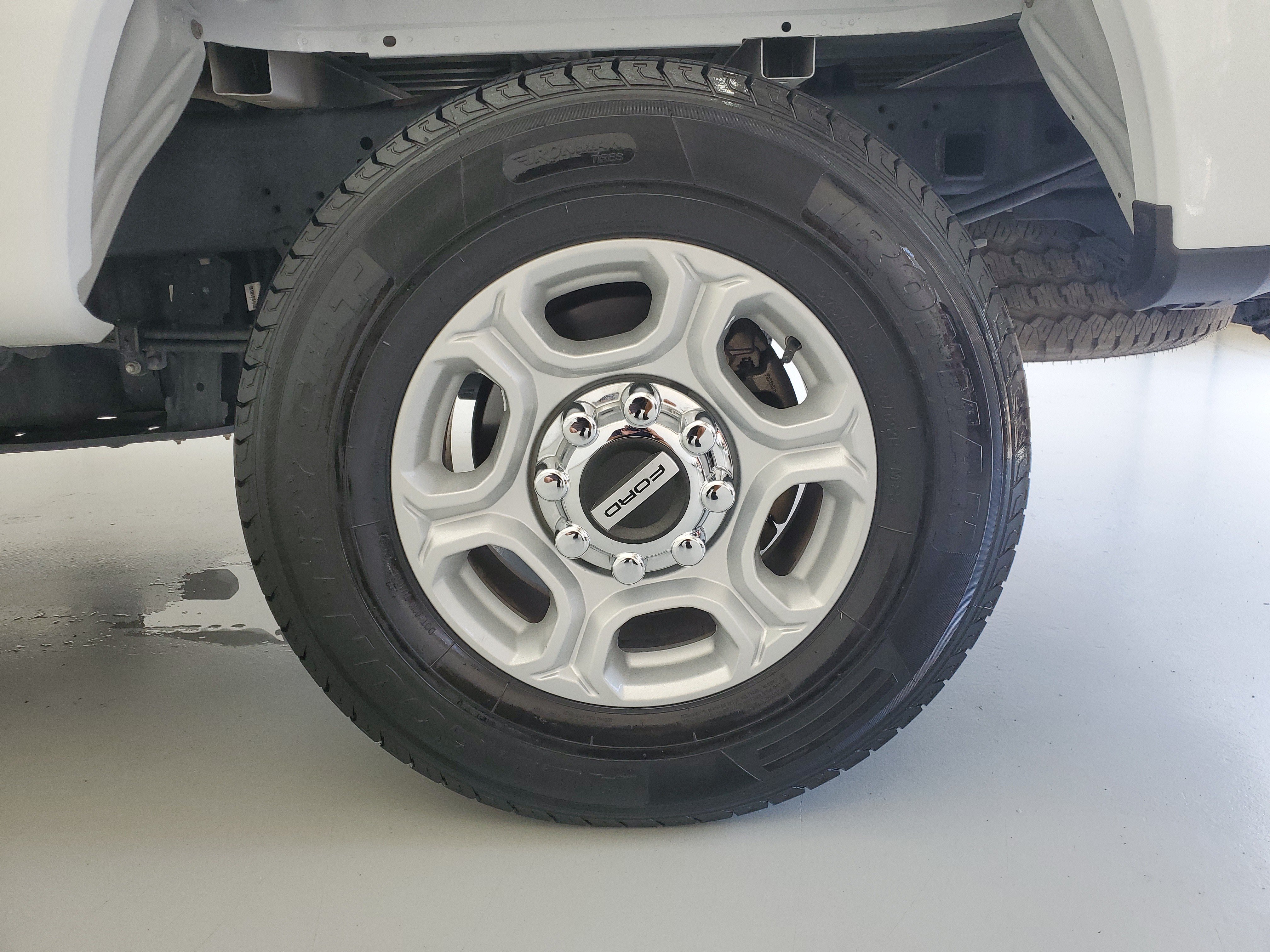 Used 2025 Oxford White Ford XLT image 10