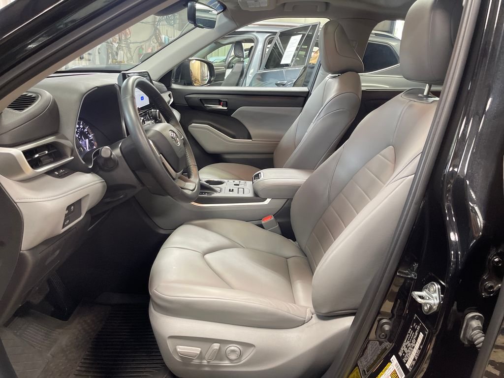 Used 2023 Black Toyota XLE image 13