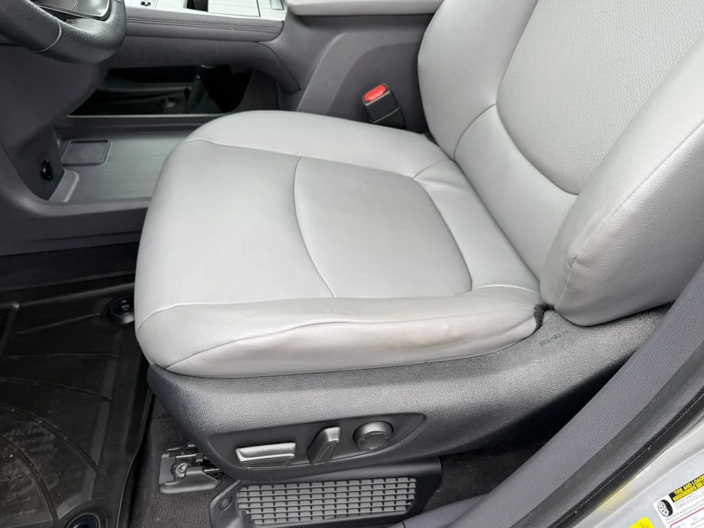 2024 Toyota Sienna XLE - Photo 24