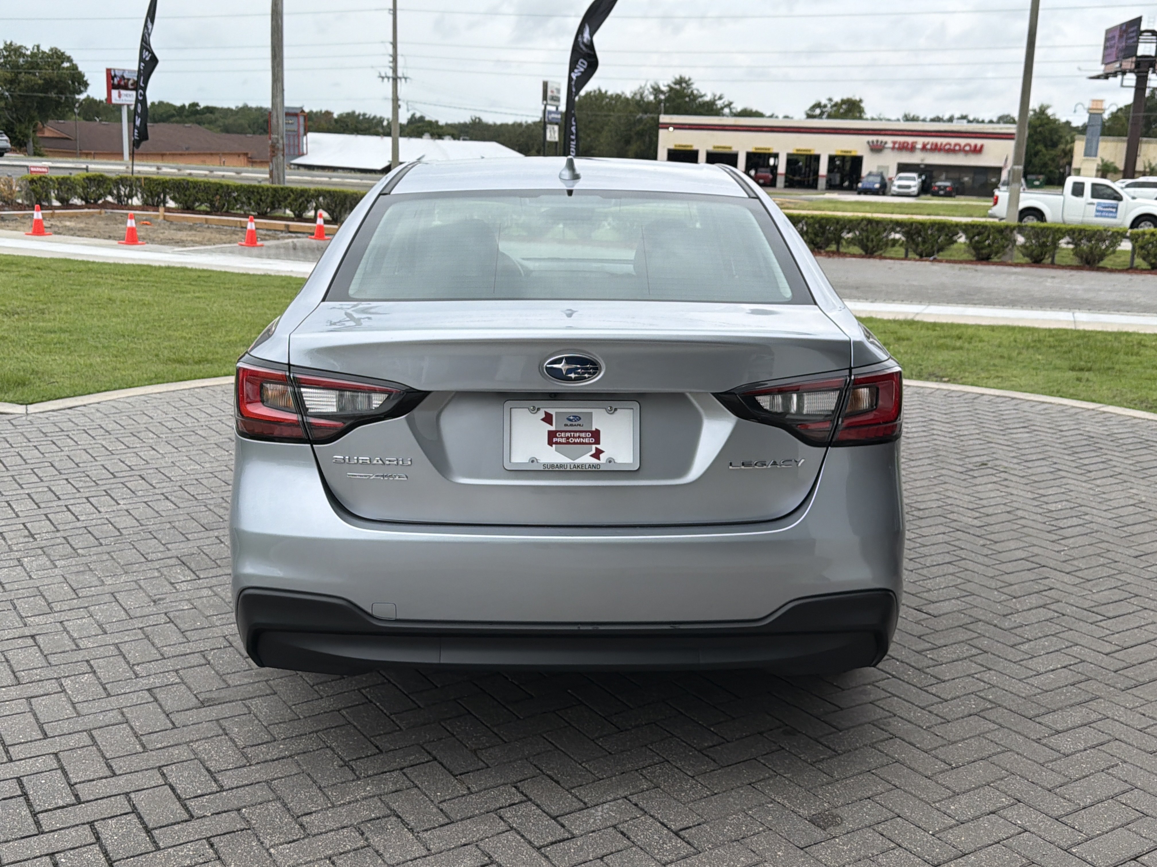Certified Used 2025 Ice Silver Metallic Subaru Premium image 5