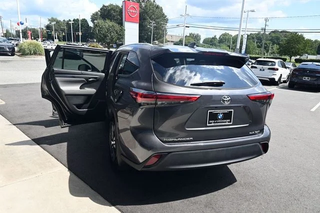 Used 2022 Gray Toyota XLE image 37