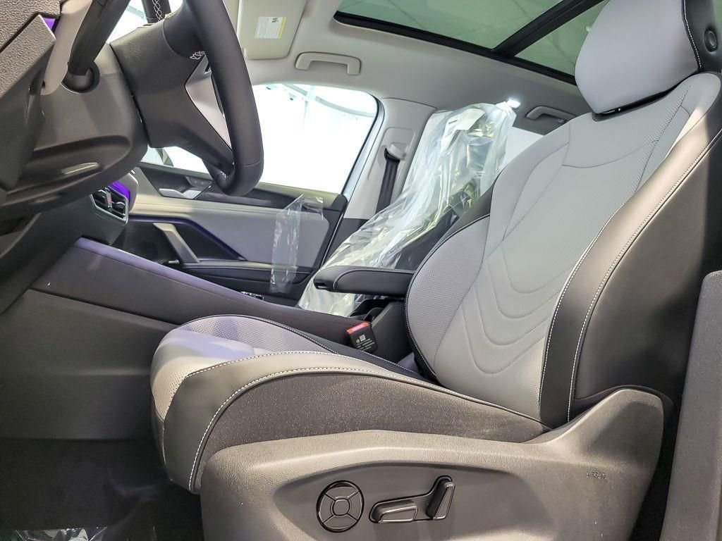 New 2026 Platinum Gray Metallic Volkswagen 2.0T SE image 6