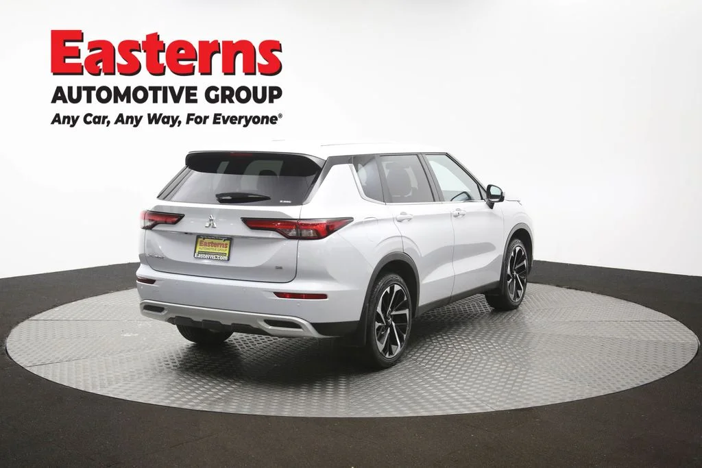 Used 2024 White Mitsubishi SE image 39