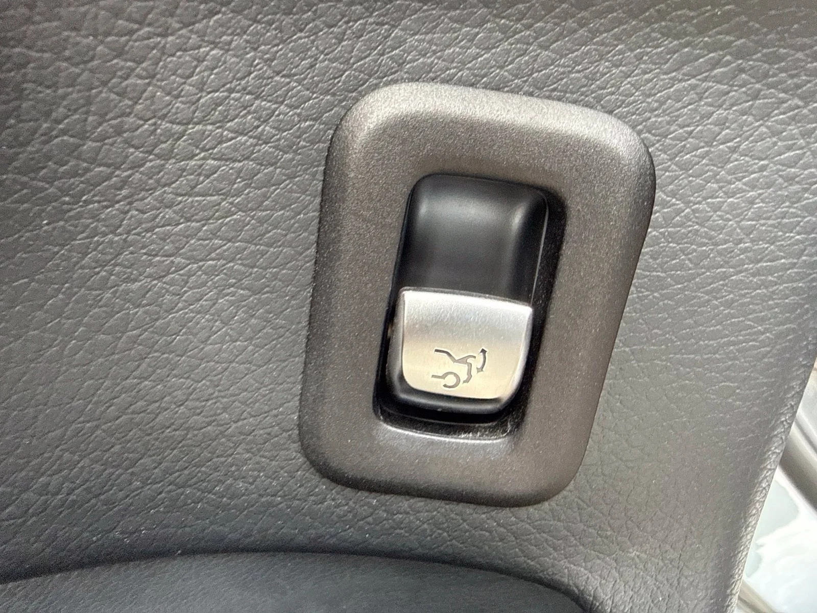 Used 2019 Gray Mercedes-Benz GLC 300 image 13