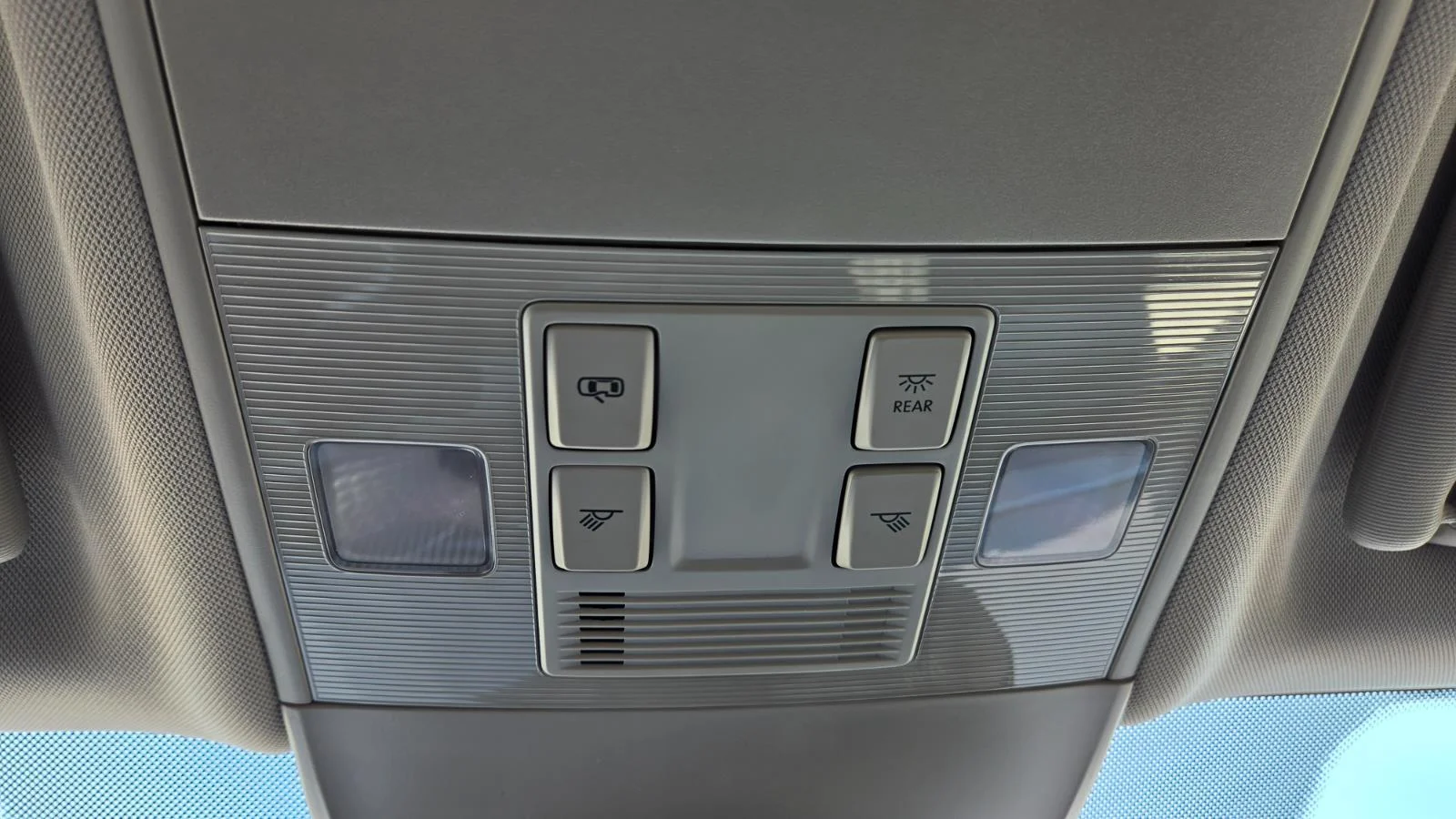 2025 Volkswagen Taos SE - Photo 38