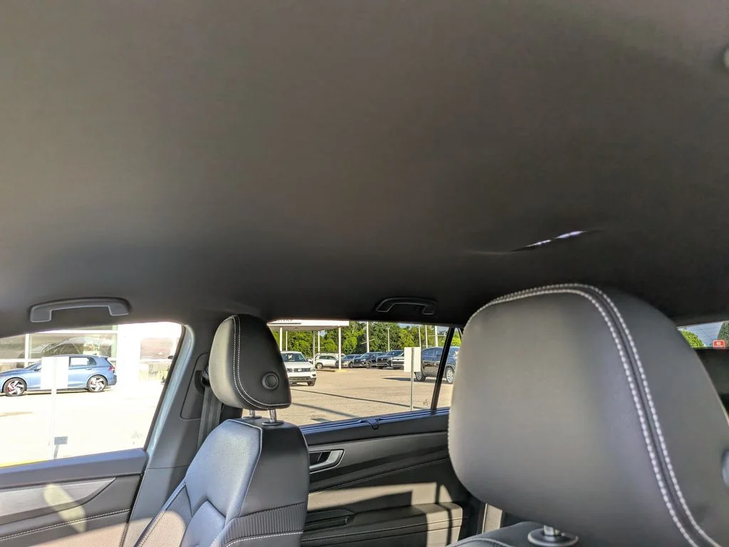 New 2026 White/off-white Volkswagen SE w/Technology image 17