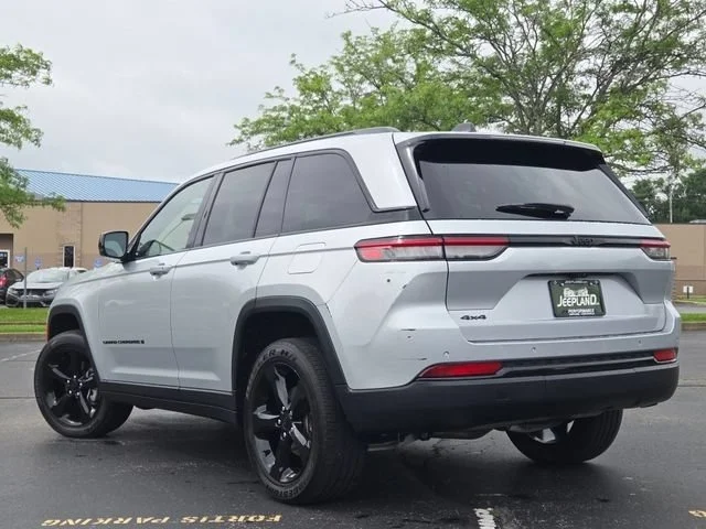 Used 2024 Silver Zynith Jeep Altitude X image 21