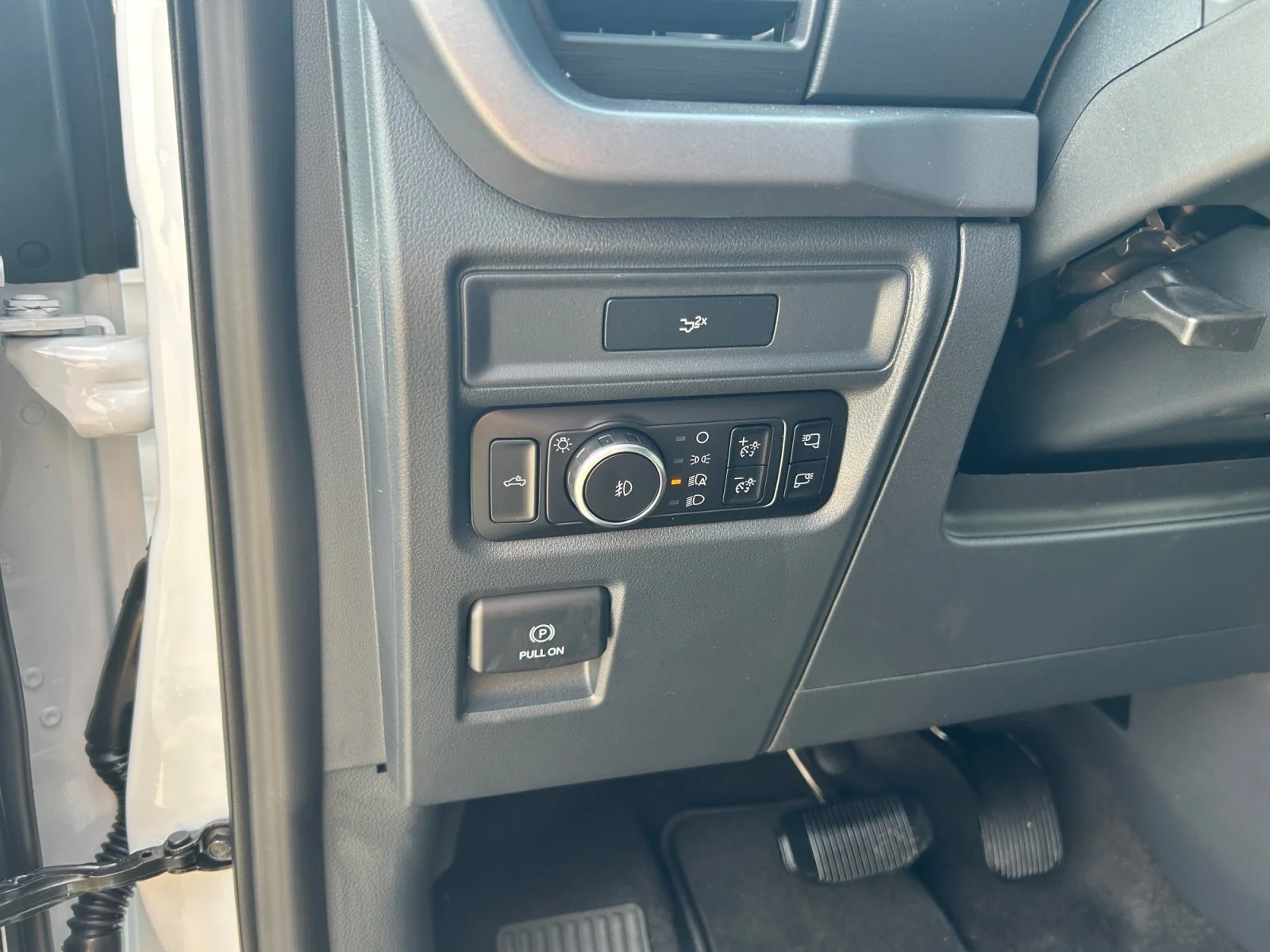 New 2026 Oxford White Ford XLT image 16
