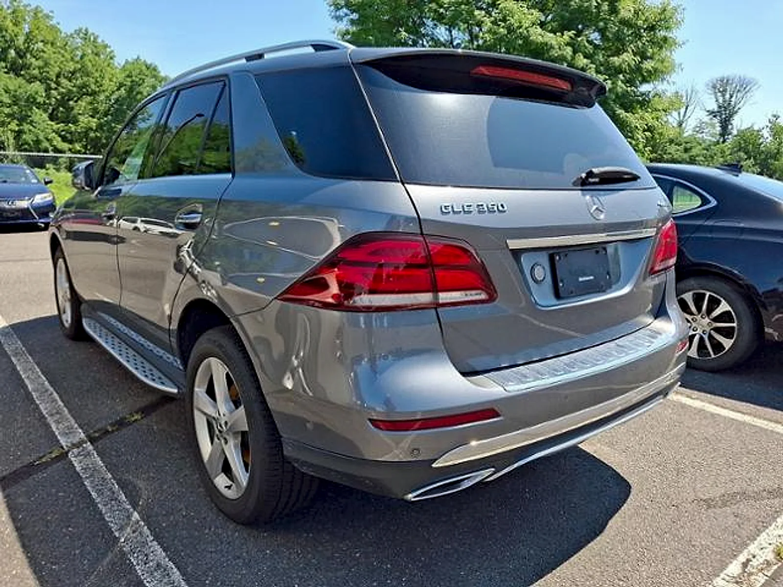 Used 2017 Gray Mercedes-Benz 4MATIC® image 4