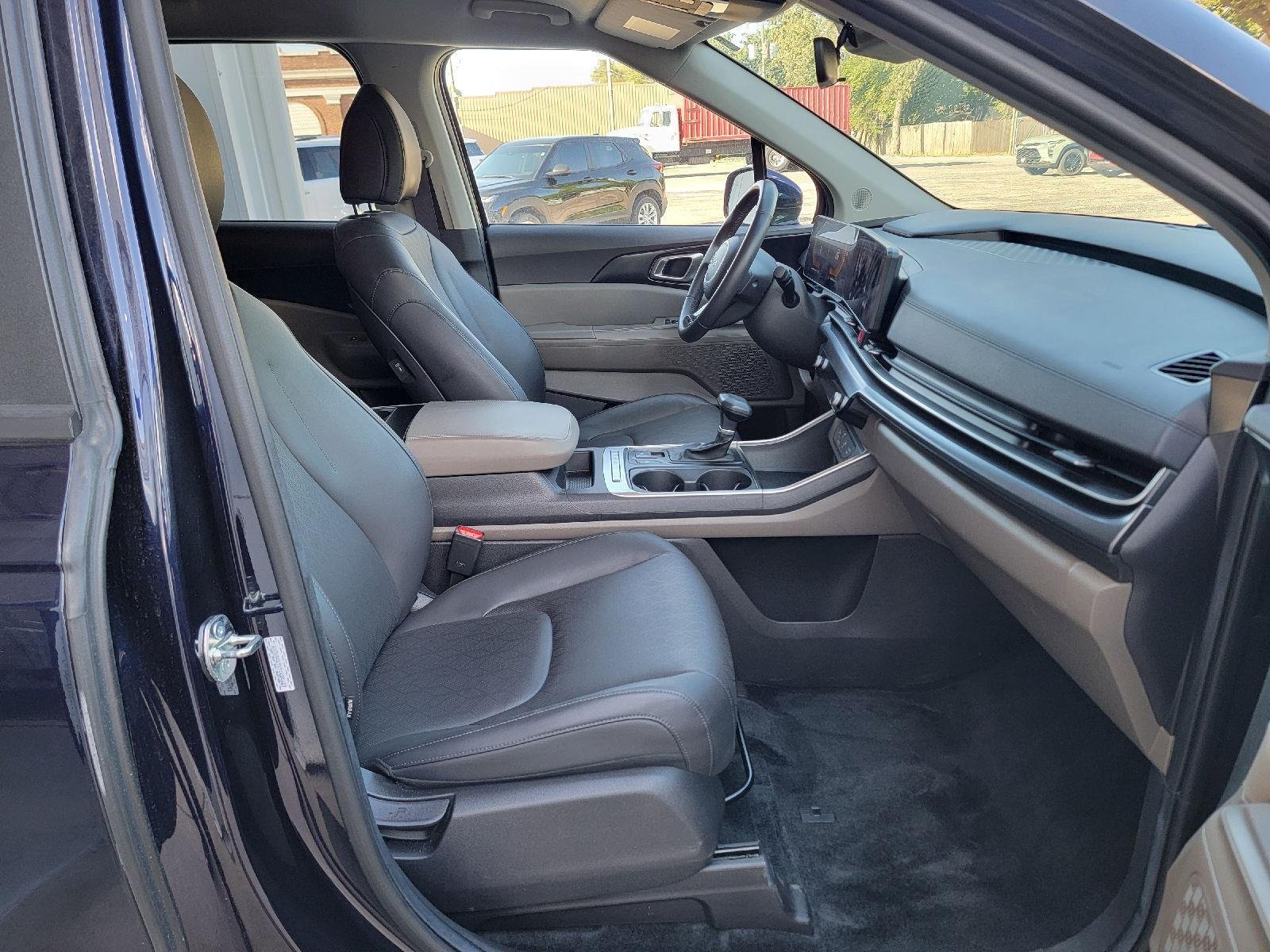 2026 Kia Carnival LXS - Photo 25