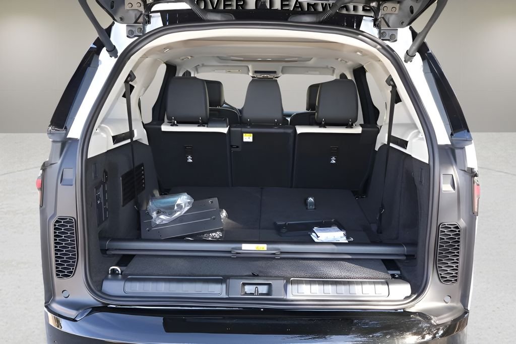 Used 2026 White Land Rover  image 16
