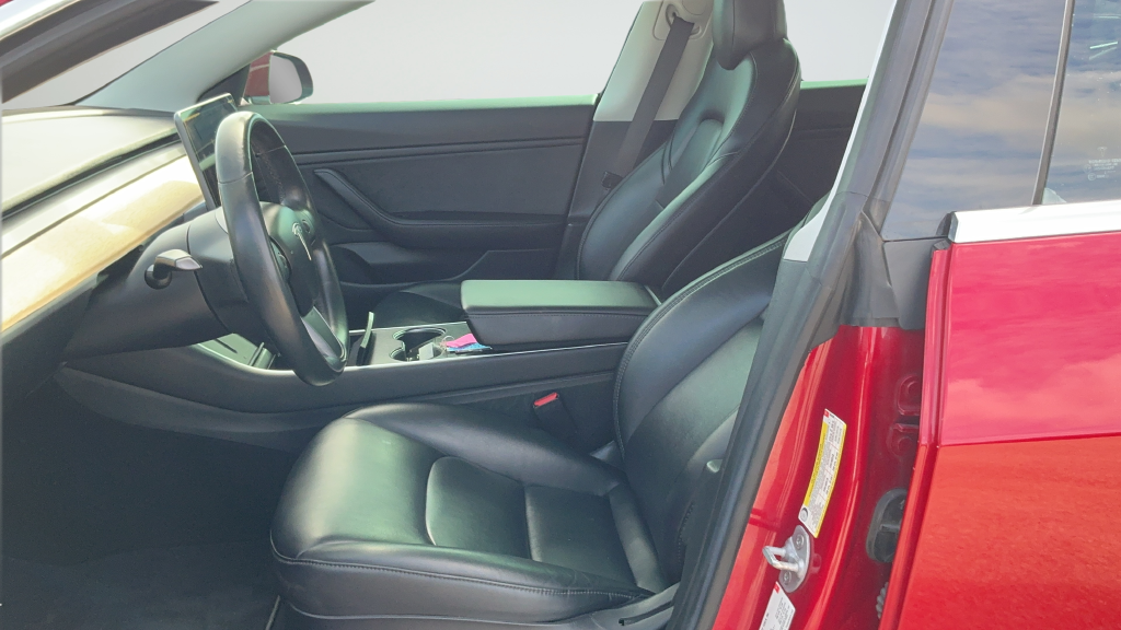 Used 2018  Tesla Long Range image 16