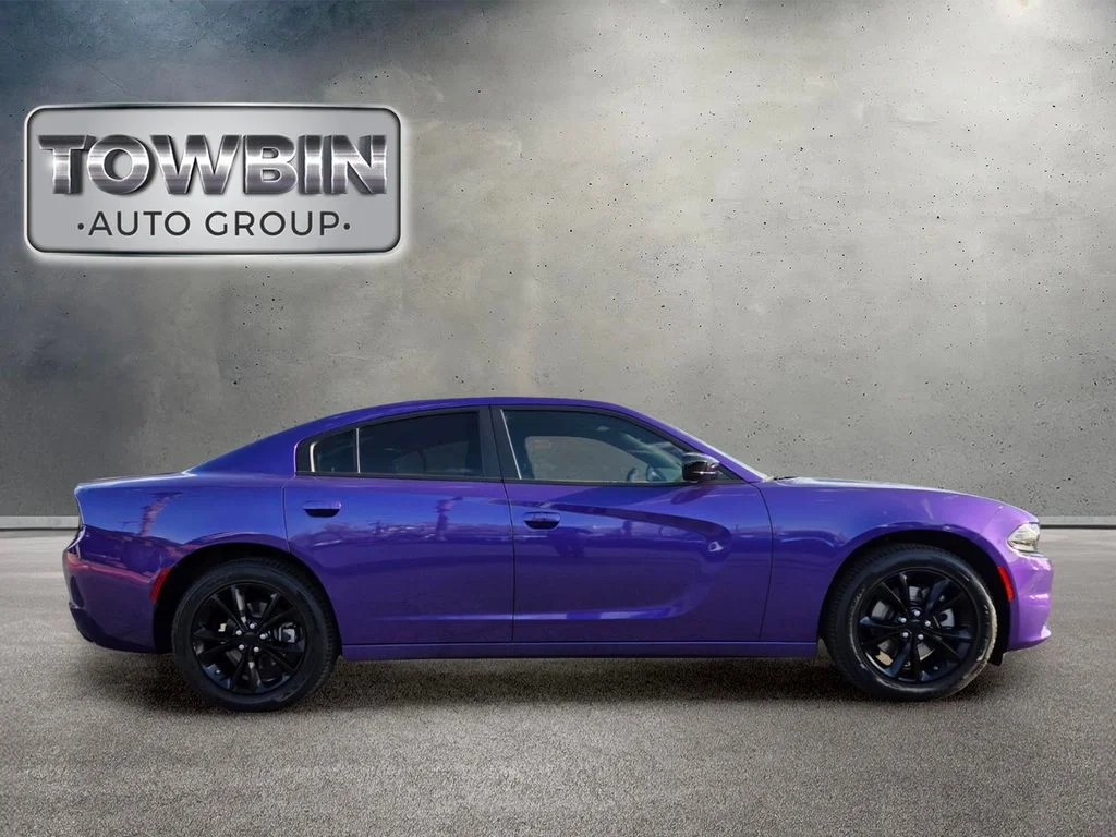 Used 2023 Purple Dodge SXT image 3
