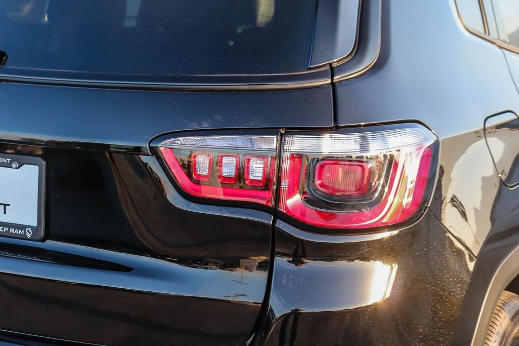 New 2026 Diamond Black Jeep Latitude image 10