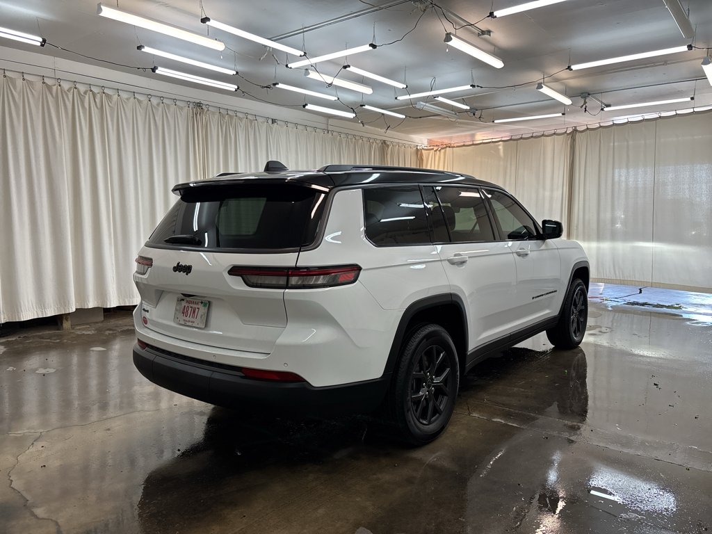 New 2027 Bright White Clear-Coat Paint Jeep Laredo image 5