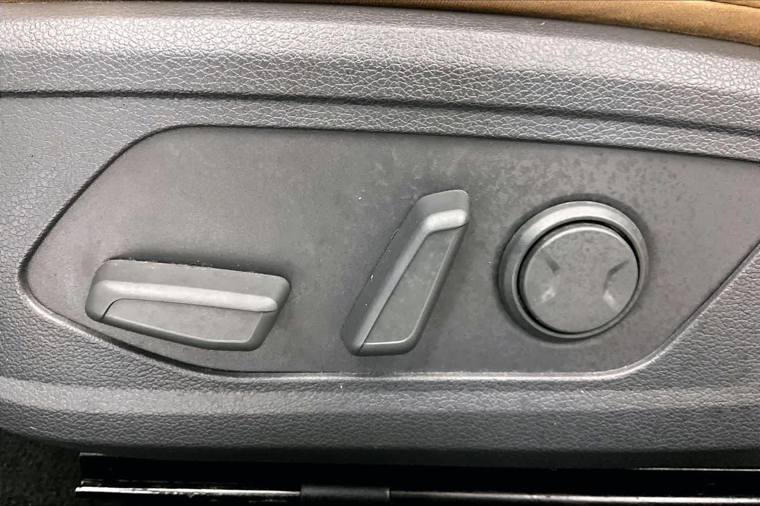 Used 2021 Quartz White Hyundai Limited image 31