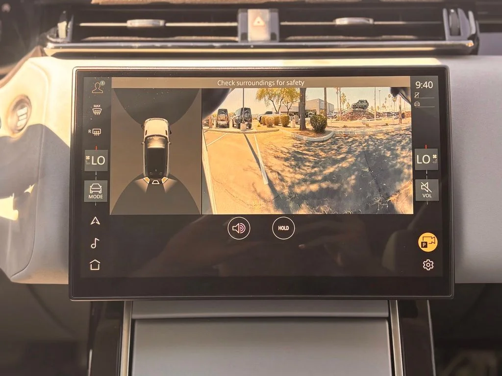 Used 2024  Land Rover S image 12