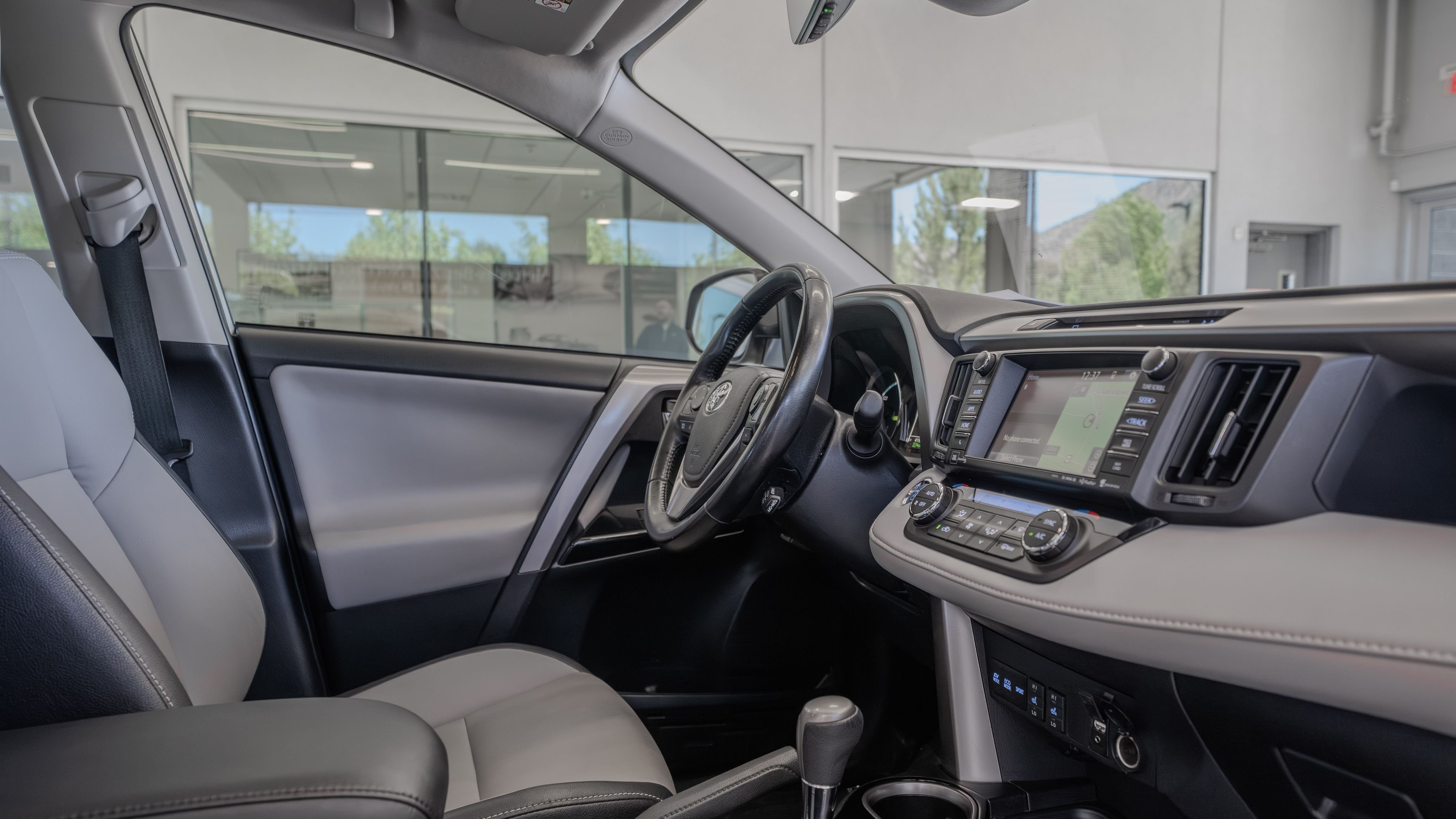 Used 2018 Blizzard Pearl Toyota Limited image 18