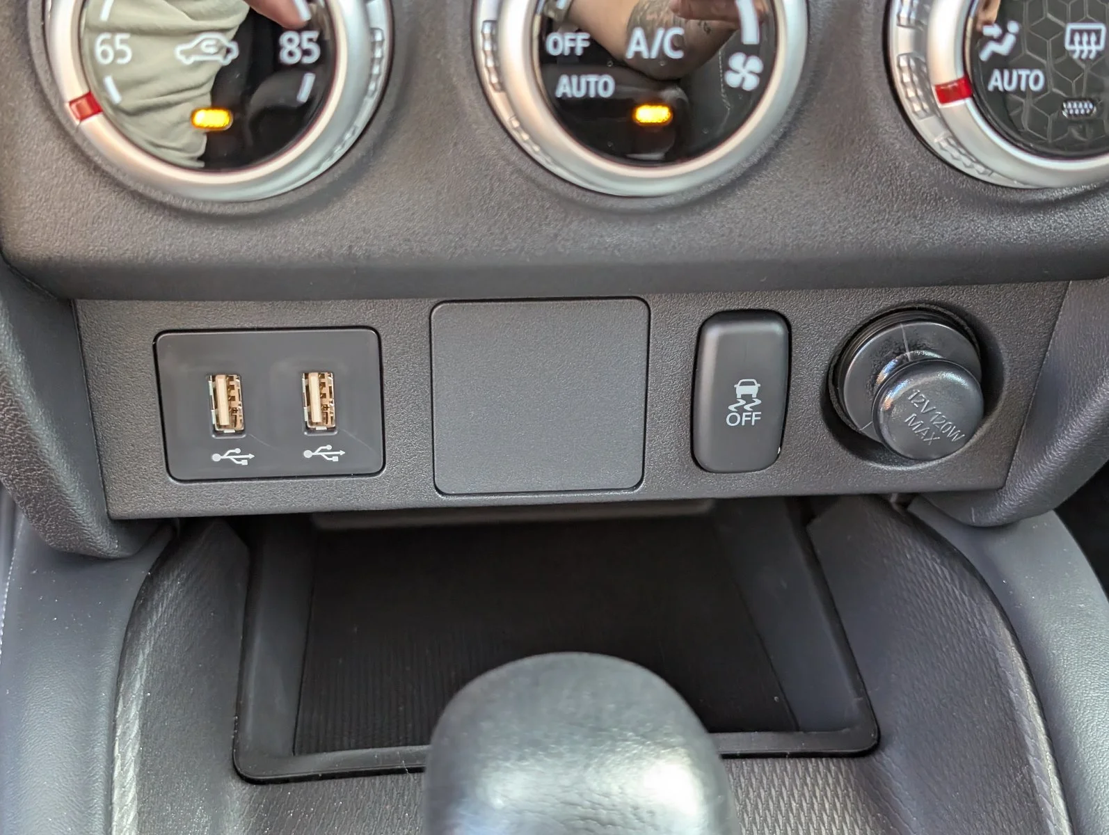 New 2027 Blue Mitsubishi 2.0 ES image 20