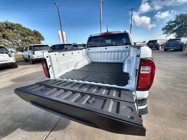 Used 2025 Summit White GMC Elevation image 25