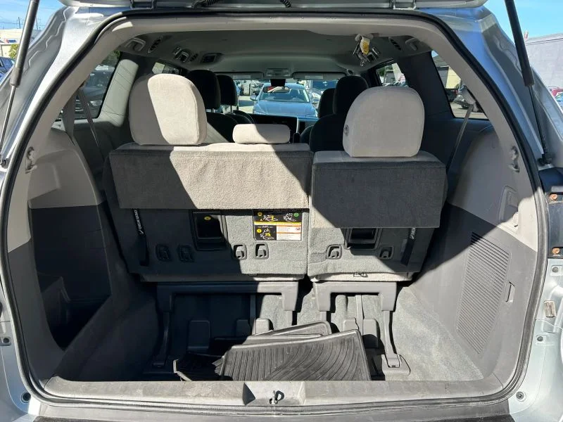 Used 2019 Silver Toyota L Minivan 4D image 48