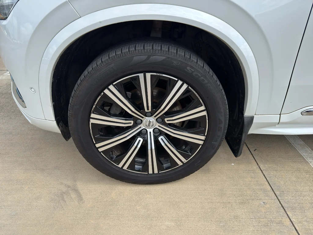 Used 2020 Crystal White Metallic Volvo Inscription image 29