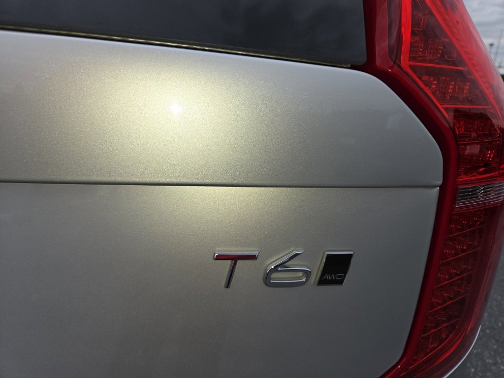 Used 2019 Silver Volvo T6 Momentum image 21