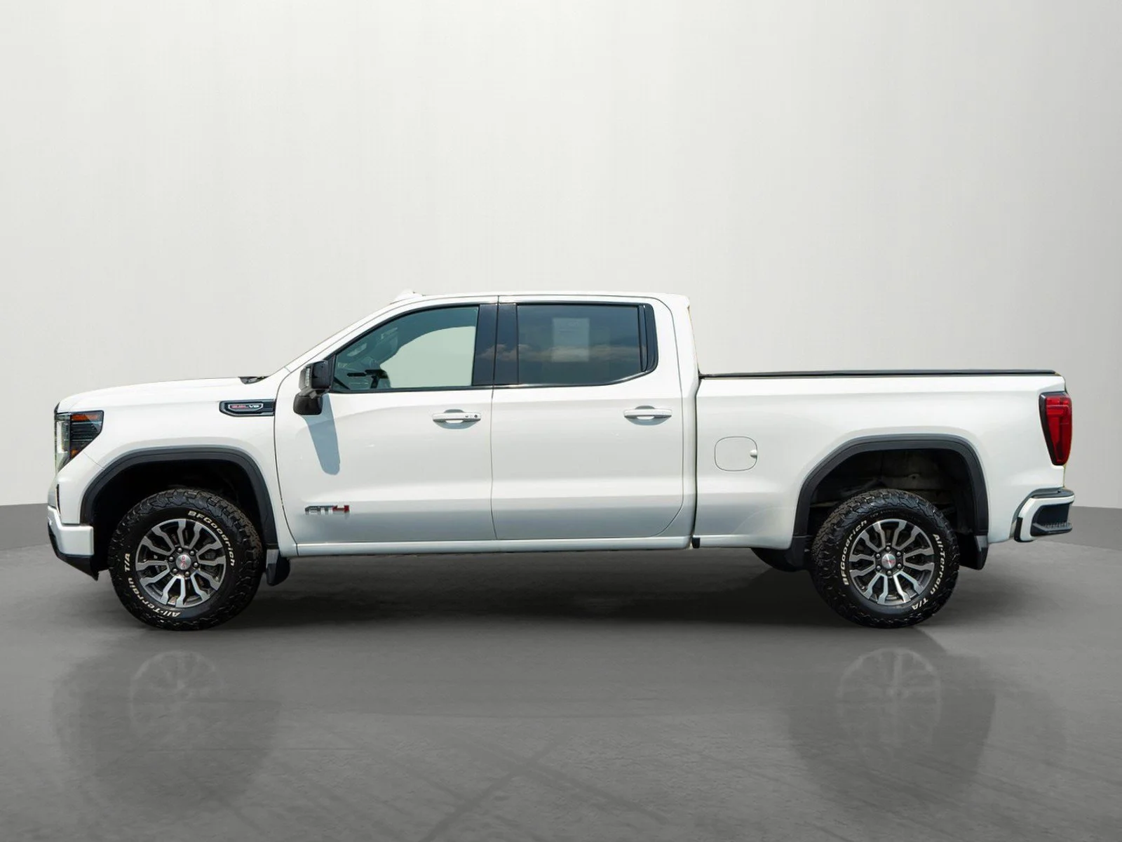 Used 2023 Summit White GMC AT4 image 4