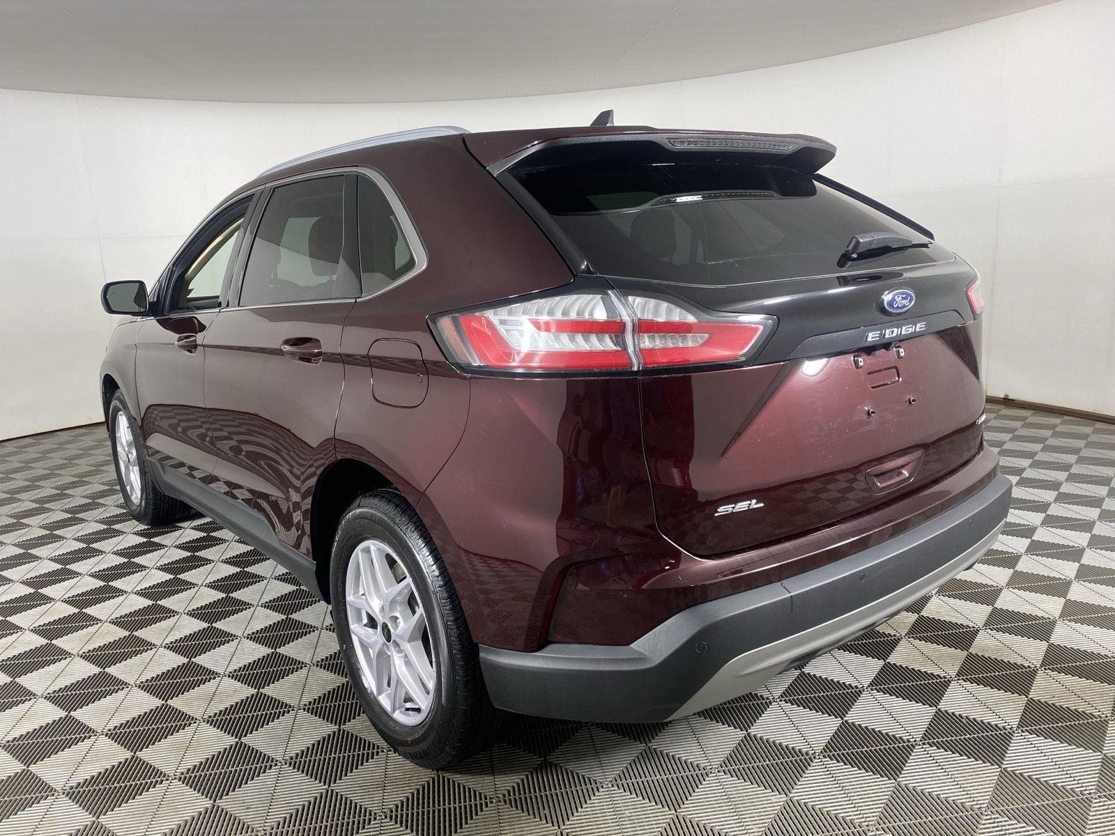 Used 2023 Burgundy Velvet Metallic Tinted Clearcoat Ford SEL image 5