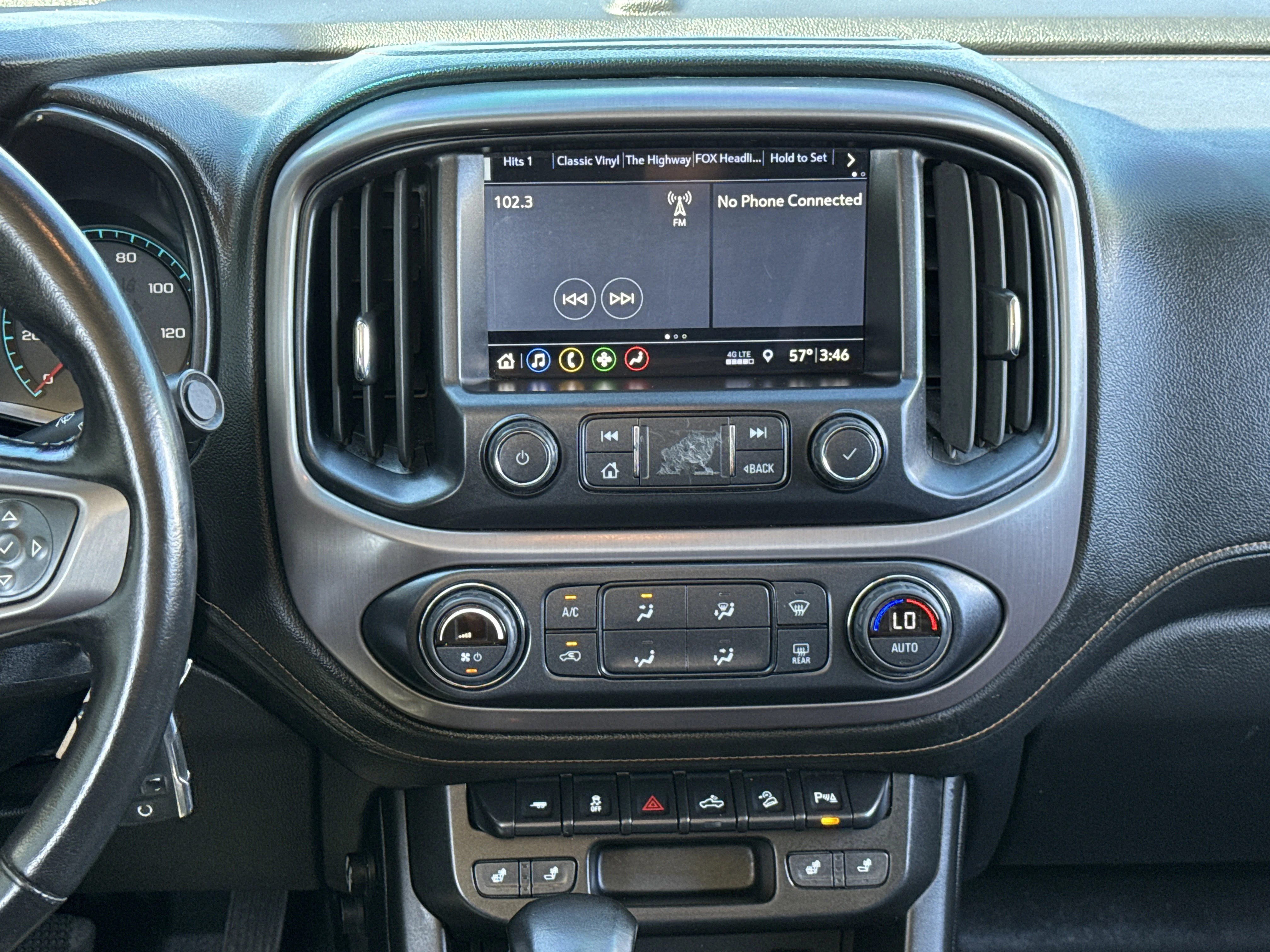Used 2022 Summit White GMC 4WD AT4 w/Leather image 20