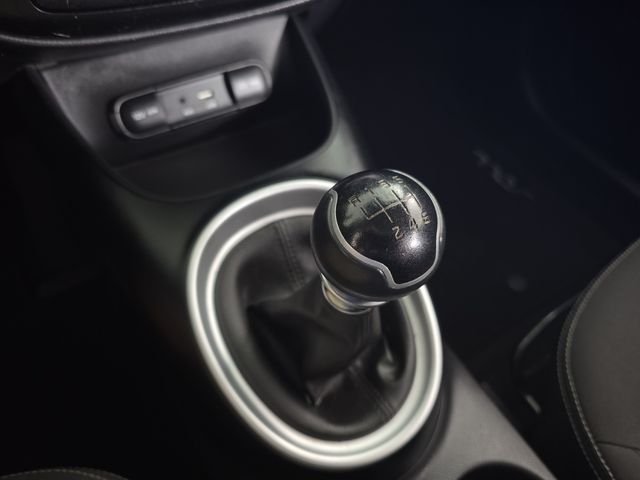 Used 2018 Green Kia Base image 18