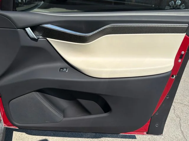 Used 2018  Tesla P100D image 23