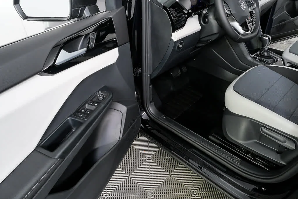 New 2026 Deep Black Pearl Volkswagen S image 7
