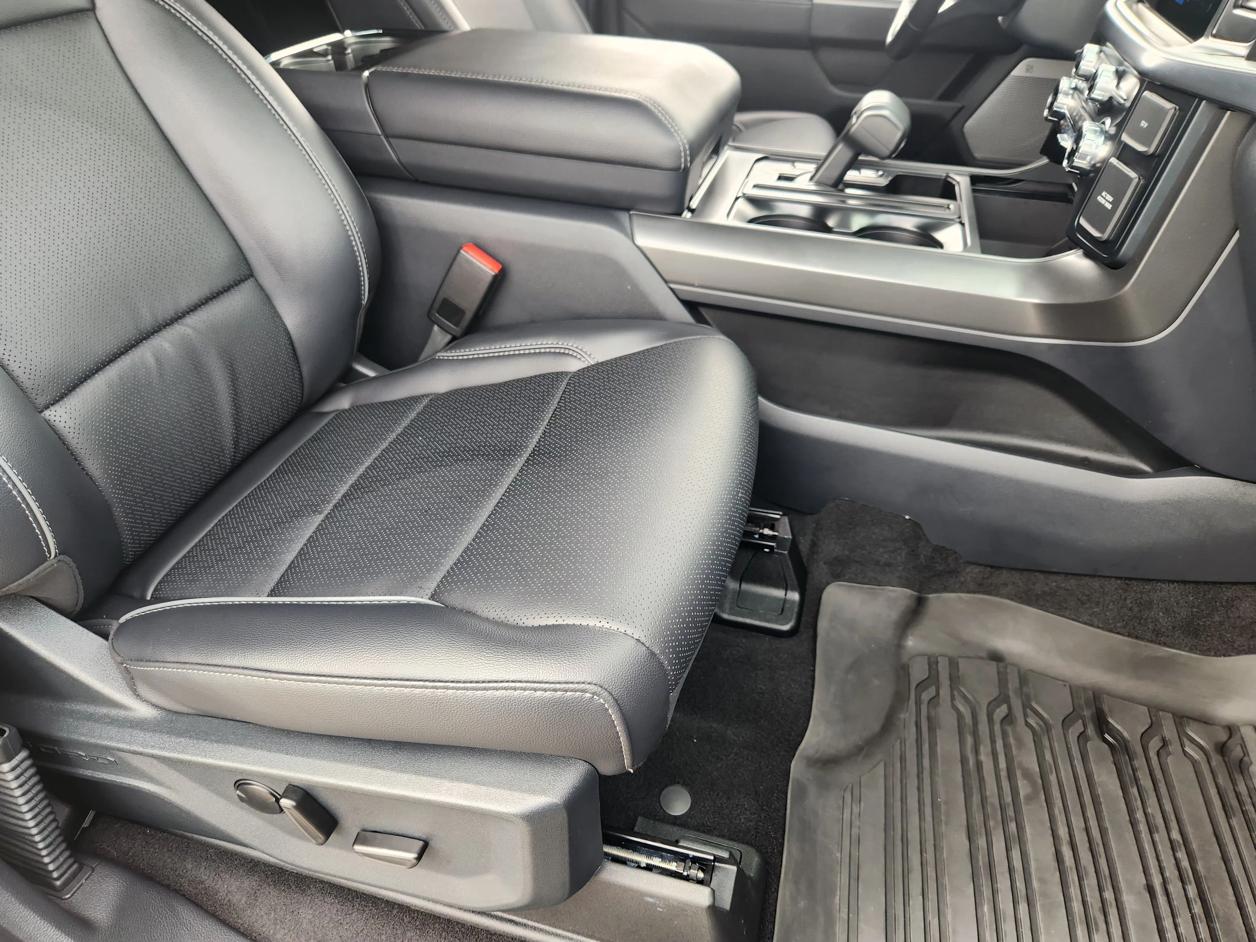 Used 2025 Black Ford Lariat image 14