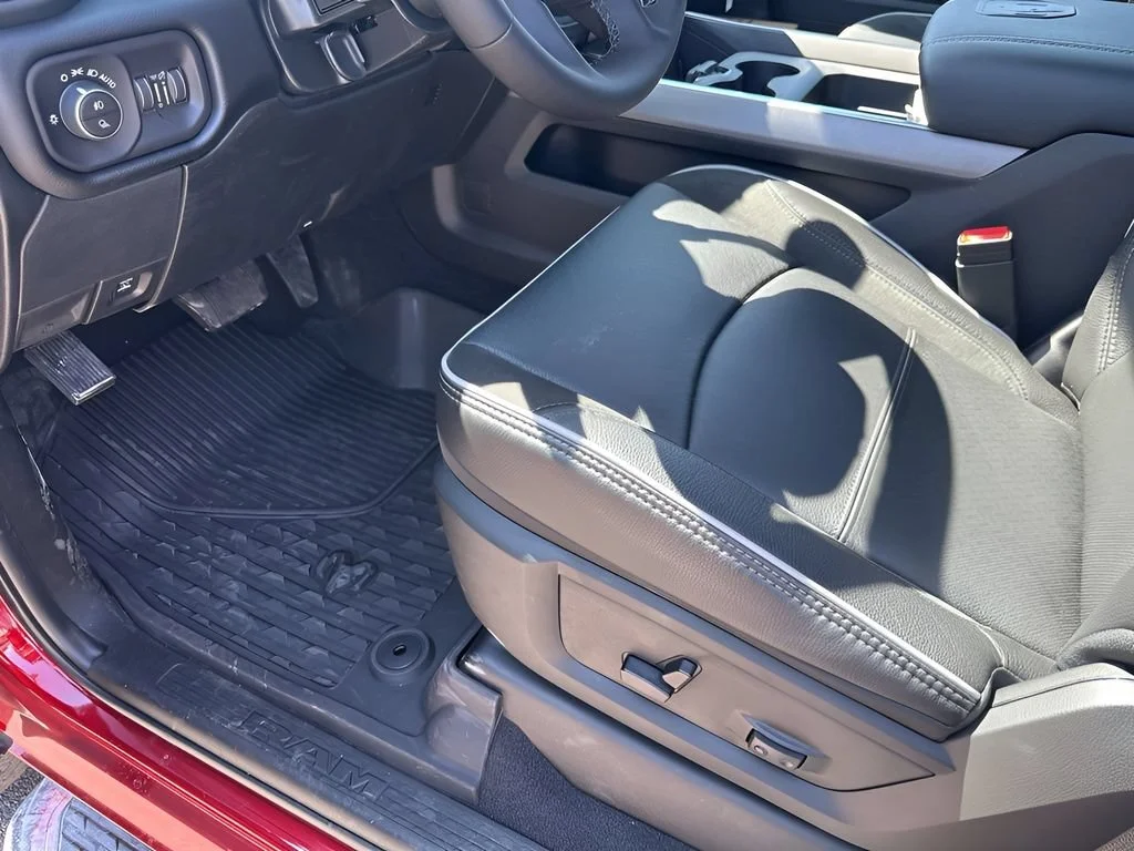 New 2026 Molten Red Pearl-Coat Exterior Paint RAM Laramie image 31