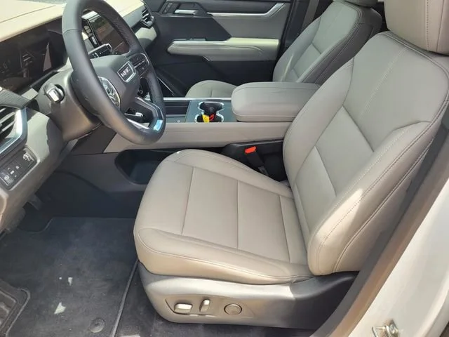 New 2026 Summit White GMC Elevation image 19