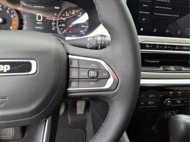 Used 2025 Silver Jeep Limited image 25