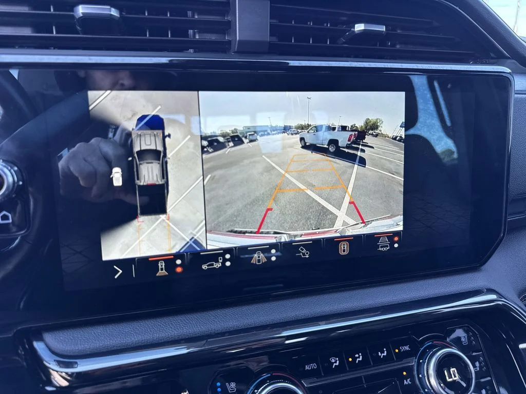 Used 2024 White GMC AT4 image 17
