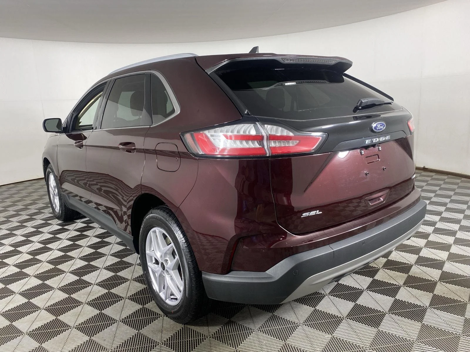 Used 2023 Burgundy Velvet Metallic Tinted Clearcoat Ford SEL image 5