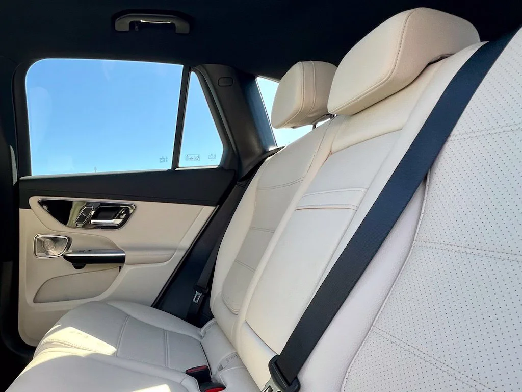 Used 2024  Mercedes-Benz GLC 300 image 25