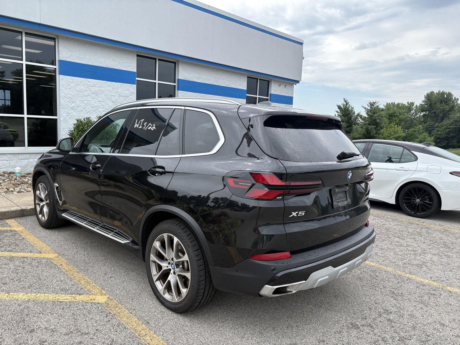 Used 2025 BLACK BMW XDRIVE50E PLUG-IN HYBRID image 4