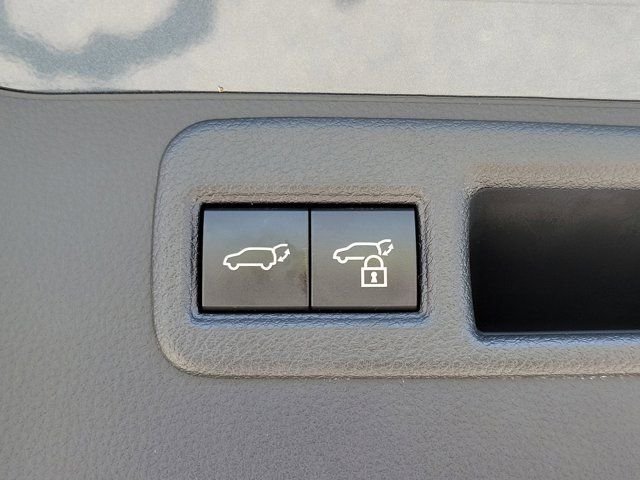 2023 Toyota Venza Limited - Photo 7