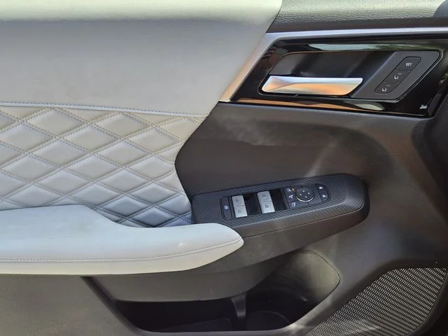2025 Mitsubishi Outlander Plug-in Hybrid Platinum Edition - Photo 20