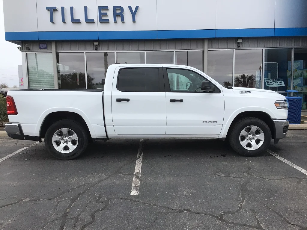 2025 RAM 1500 Big Horn/Lone Star 4x4 Crew Cab 5'7's photo